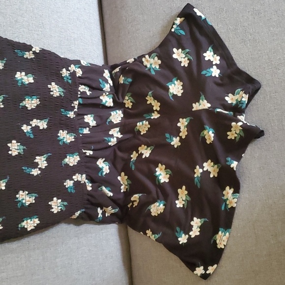 Hollister size small s 95% viscose 5% elastane romper - Picture 6 of 11